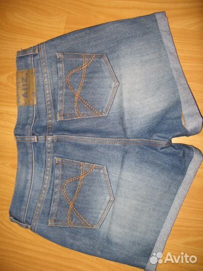 Продам джинсовые шорты