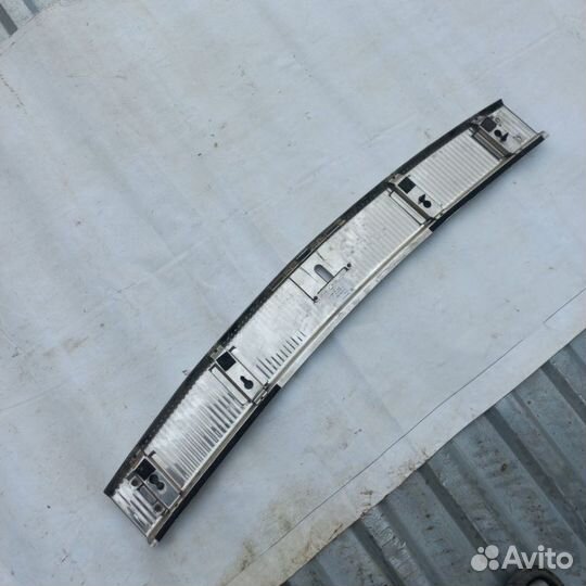 Накладка замка багажника Volkswagen Touareg 1