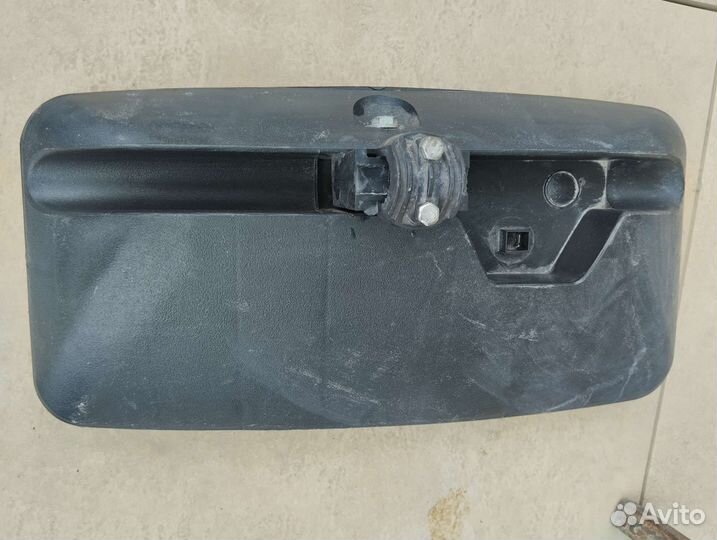 Зеркало на авто