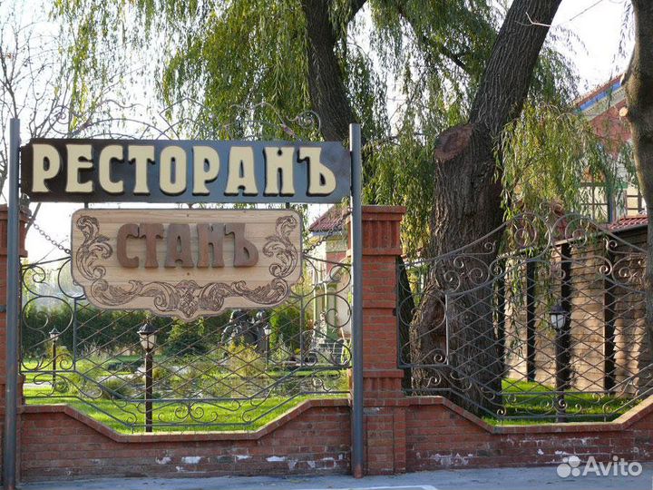 Помощник официанта в ресторан 