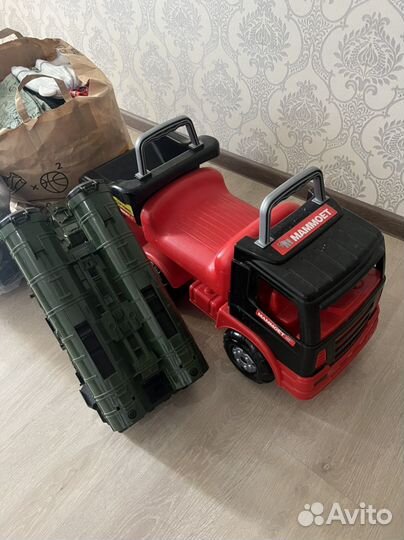 Детские вещи пакетом и игрушки