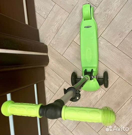 Самокат трехколесный