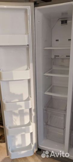 Холодильник с морозильной камерой