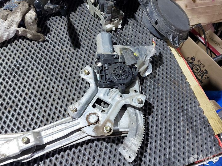 Стеклоподъемник передний левый Toyota Corolla 110