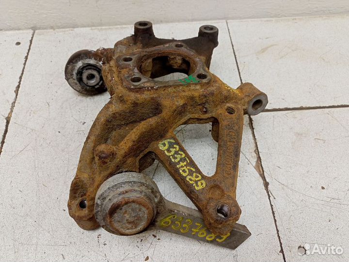 Кулак задний правый Сааб