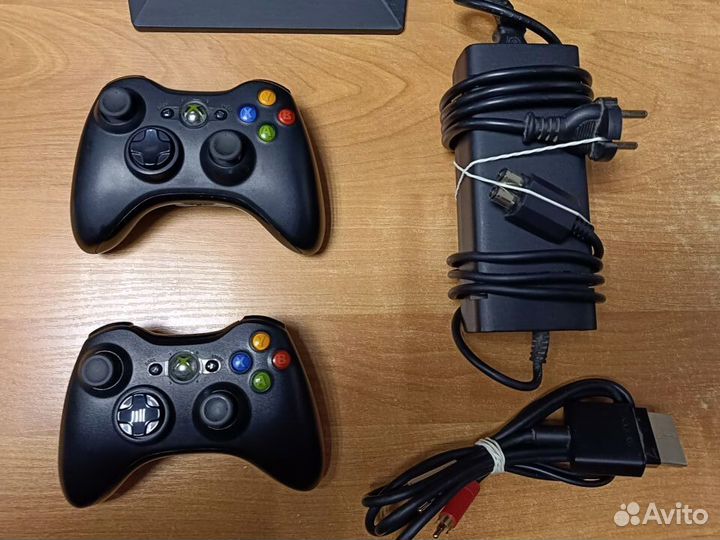 Xbox 360S 500Gb FreeBoot 80 Игр 2 Джоя