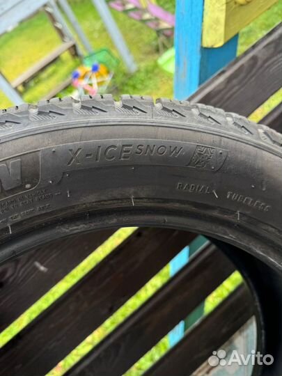 Michelin X-Ice Snow 215/55 R17 98H