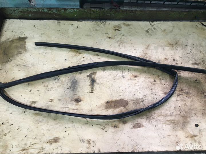 Уплотнитель стекла двери передней левой Mazda CX 7