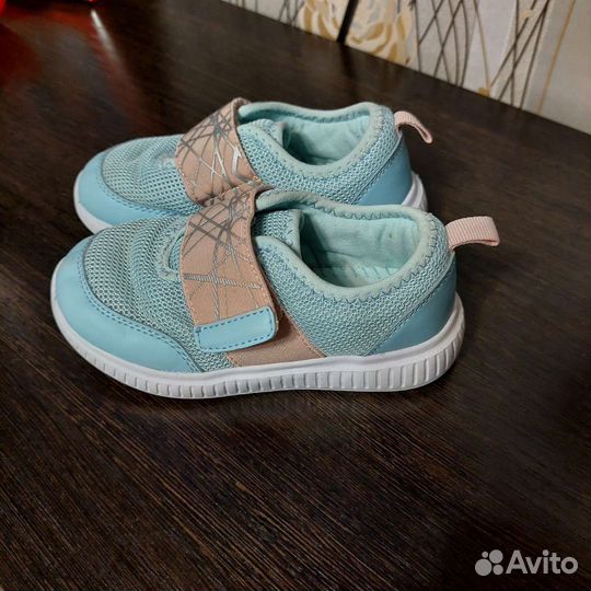 Кроссовки для девочки