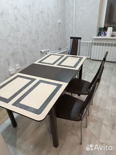 Кухонный стол и стулья бу
