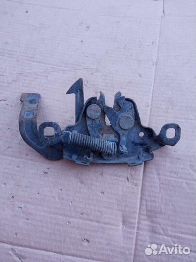 Nissan Primera P12 замок капота