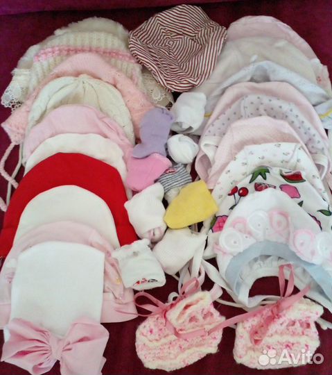 Шапочки, чепчики, носочки и пинетки на девочку