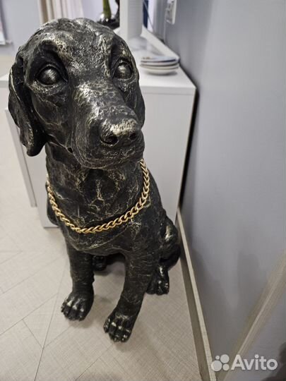 Собака статуя