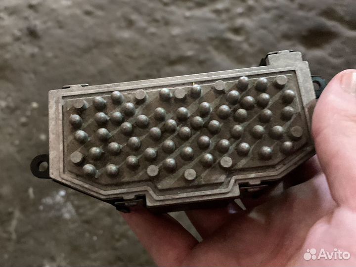 Реостат печки Volkswagen Tiguan 2010года