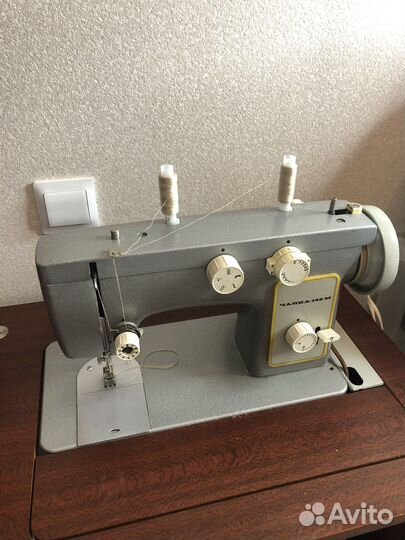 Швейная машина Чайка 142м