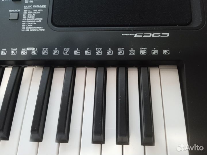 Синтезатор Yamaha PSR-E363 + Стойка