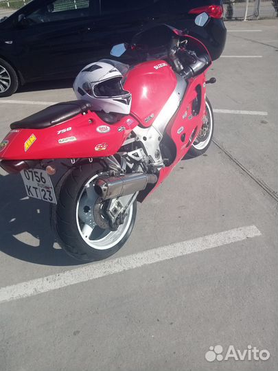 Suzuki GSX-R750