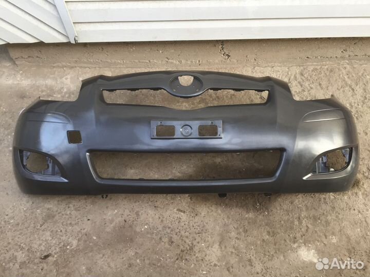Бампер передний Тойота Ярис