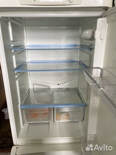 Холодильник indesit