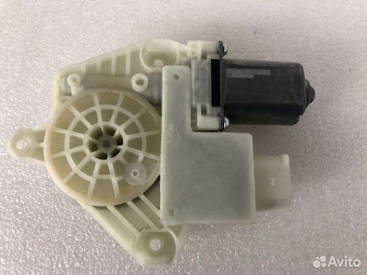 Моторчик стеклоподьемника передний правый Bmw 5