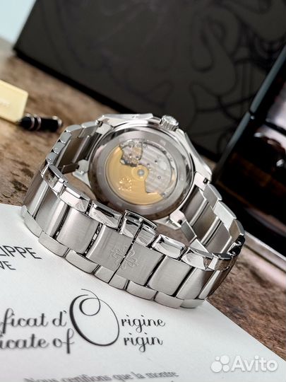 Patek Philippe aquanaut travel time