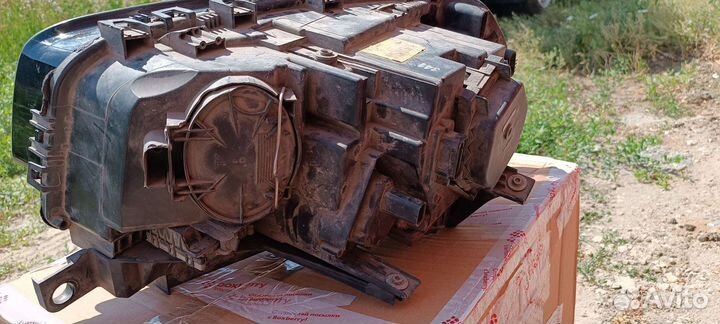 Продаю переднюю фару