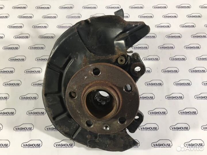 Кулак поворотный правый Skoda Fabia хэтчбек 1.2