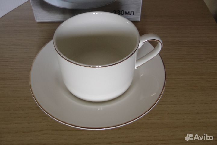 Новая чашка с блюдцем 230 мл. в подарочной упаковк