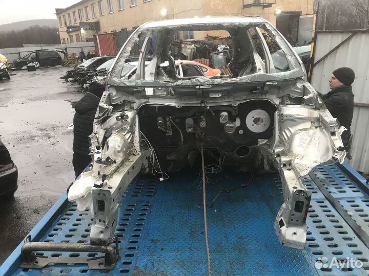 Кузов по частям Toyota Auris E150 2008 года