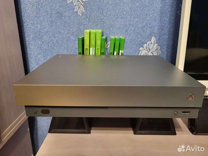Xbox ONE X gold edition