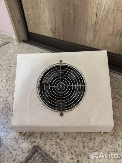 Маникюрная вытяжка