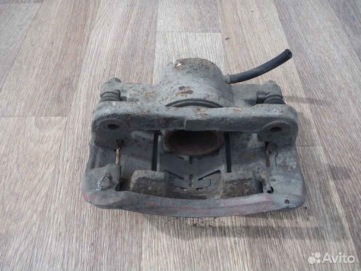 Суппорт передний правый Honda Acsot 1995