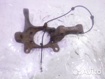 Кулак передний левый