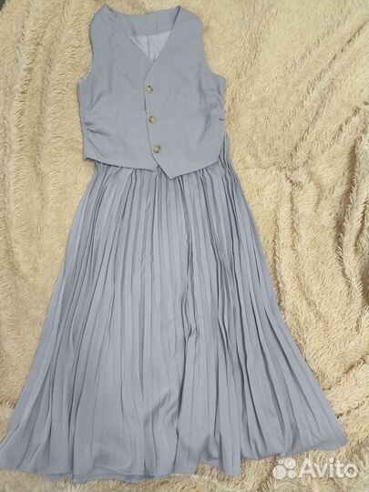 Костюм женский (жилетка и плиссированная юбка)