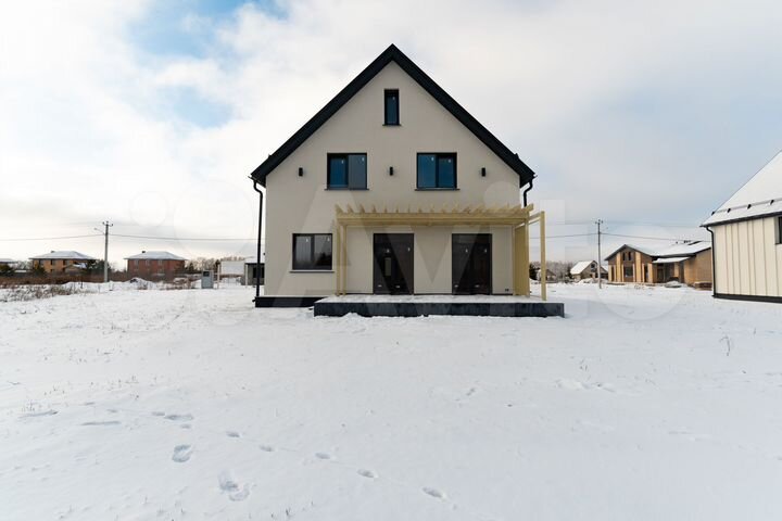 Коттедж 203 м² на участке 7,5 сот.