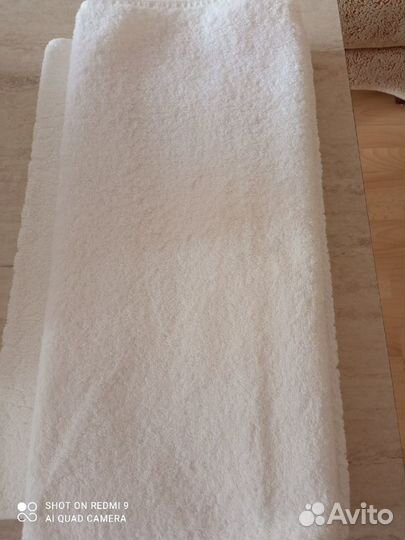 Полотенца махровые и простынь на резинке из Турции