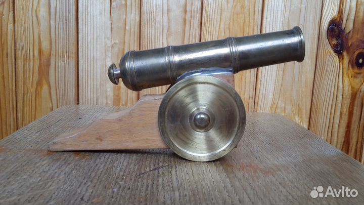 Пушка 19 века на лафете. Латунь