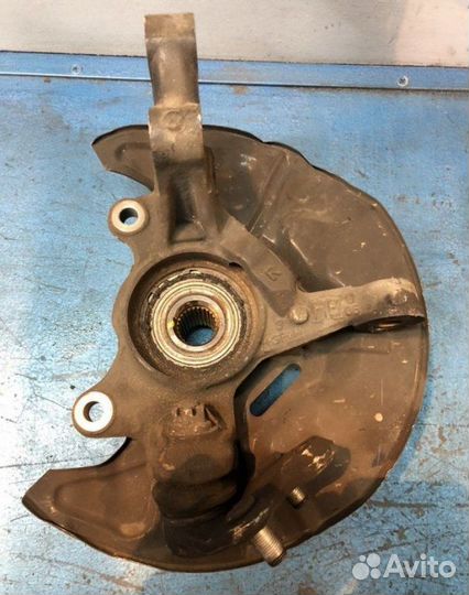 Ступица передняя правая Toyota Avensis T25