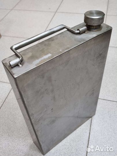 Канистра из нержавеющей стали, ориентировочно на 2