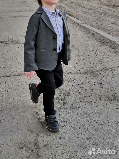 Костюм тройка для мальчика 104-110р