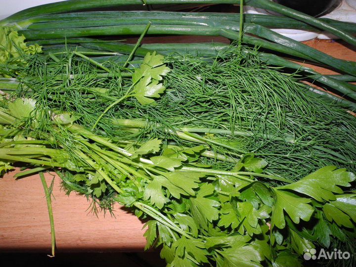 Огурцы, помидоры, зелень, кабачки