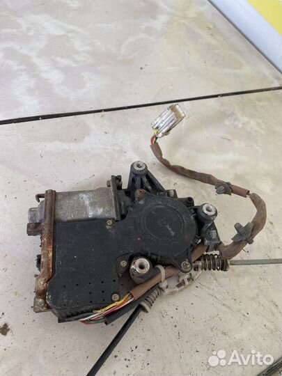 Стеклоподъемник задний правый Mitsubishi Galant