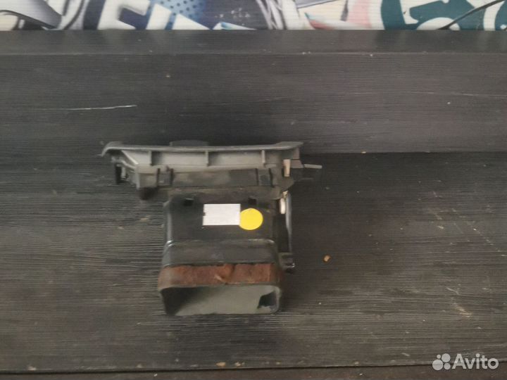 Дефлектор правый Peugeot 407