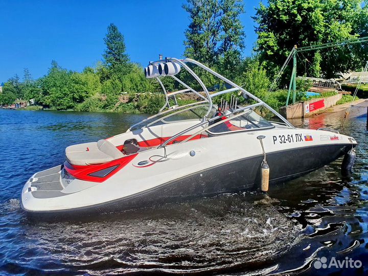 Катер BRP Sea-Doo Challenger 230 Wake с прицепом