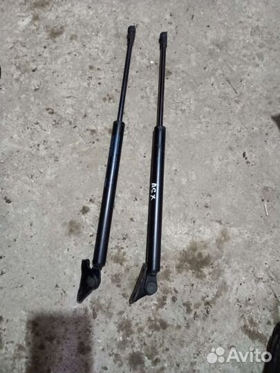 Mitsubishi asx упор крышки багажника