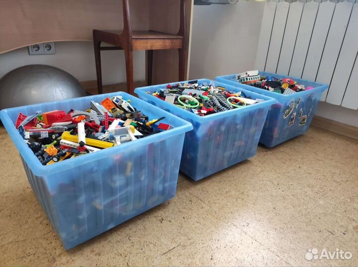 Ящик пластиковый с лего