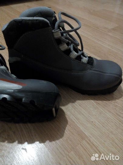 Лыжные ботинки