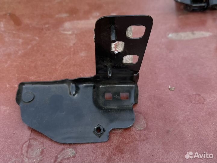 Кронштейн усилителя бампера Nissan Primera P12E