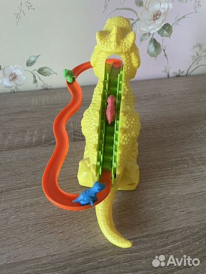 Динозавры игрушки