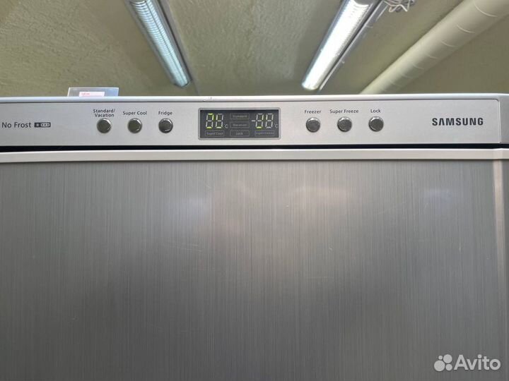 Холодильник Samsung
